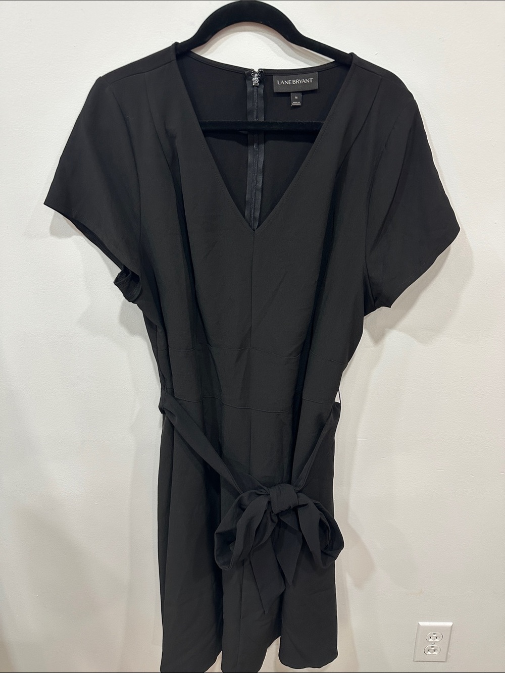 Lane Bryant Black V-Neck Short Sleeve Tie-Waist Dress